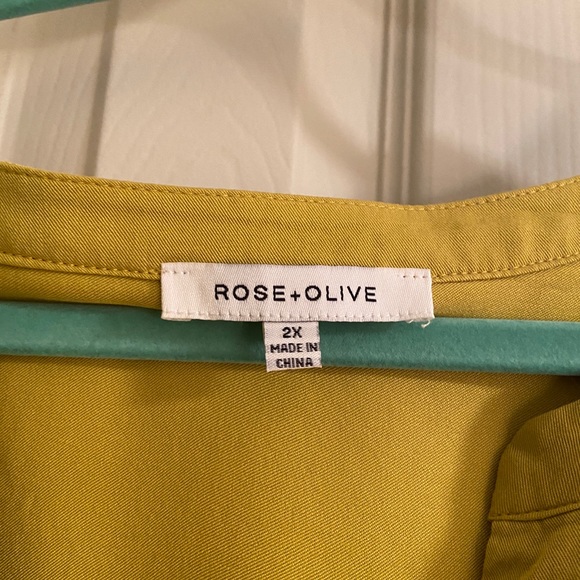 Rose + Olive chartreuse cap sleeve top 2X - Picture 3 of 4